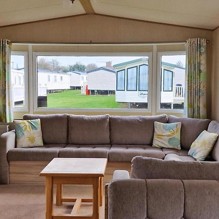 8 Berth Caravan For Hire At Manor Park Near To A Great Beach Ref 23041C Hunstanton Exterior photo