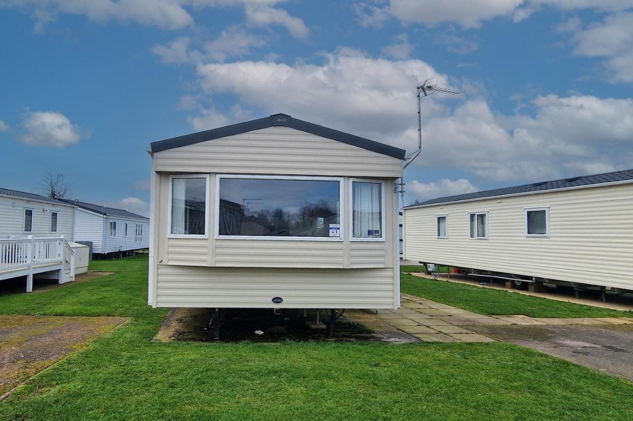 8 Berth Caravan For Hire At Manor Park Near To A Great Beach Ref 23041C Hotel Hunstanton Exterior photo