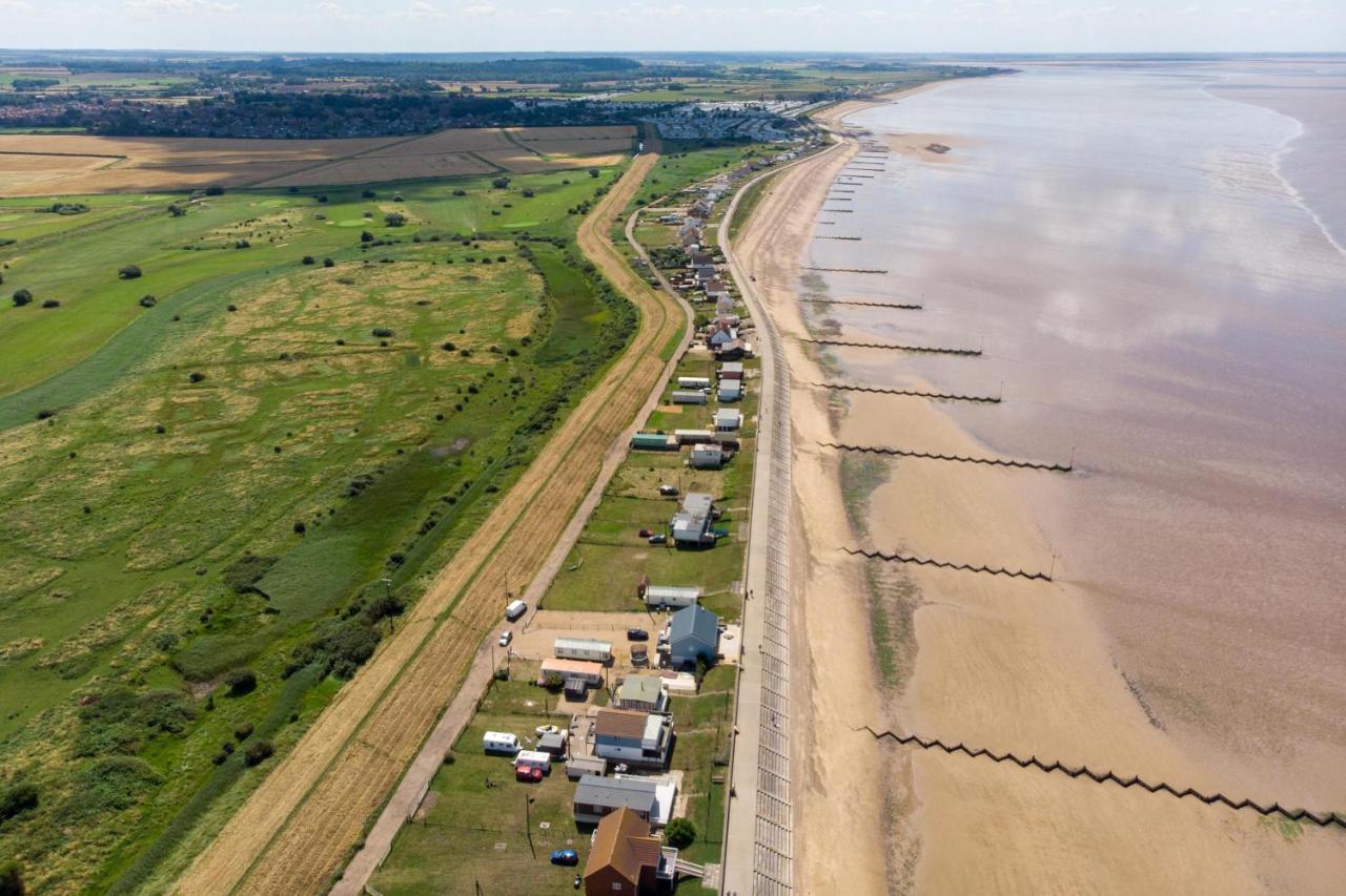 8 Berth Caravan For Hire At Manor Park Near To A Great Beach Ref 23041C Hunstanton Exterior photo