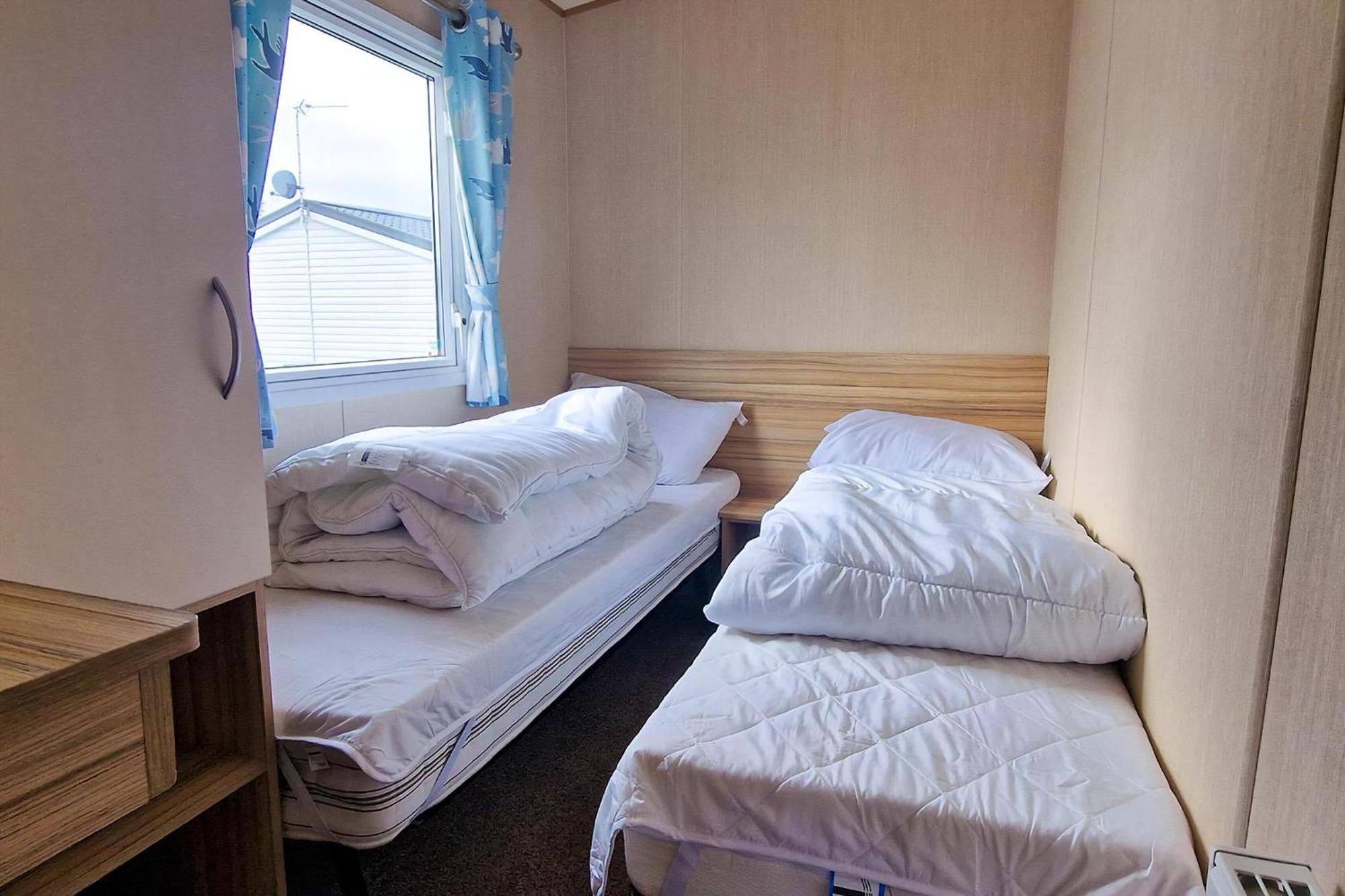 8 Berth Caravan For Hire At Manor Park Near To A Great Beach Ref 23041C Hunstanton Exterior photo