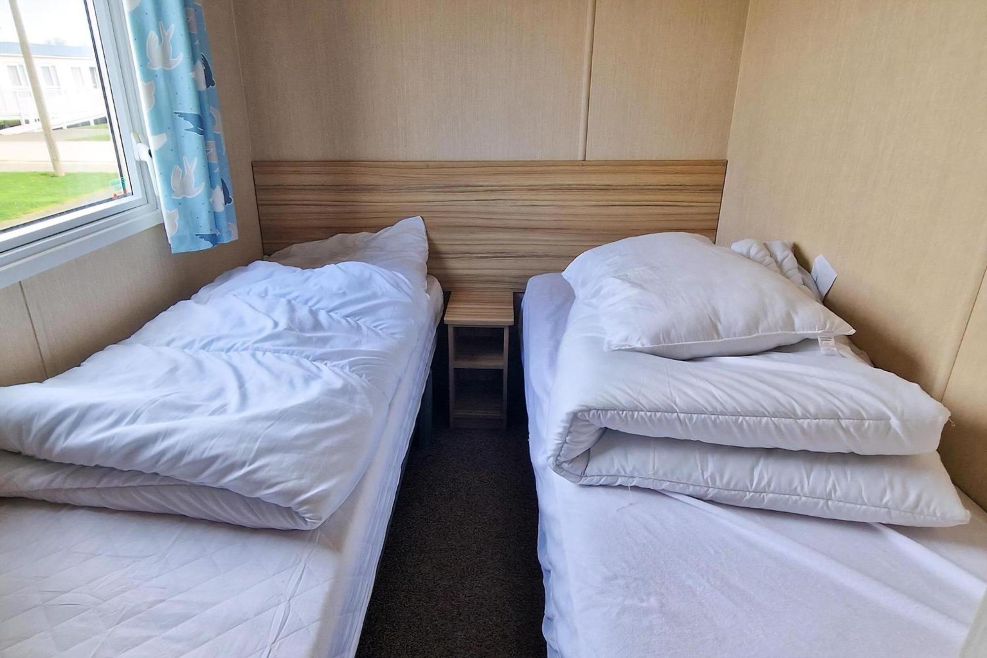 8 Berth Caravan For Hire At Manor Park Near To A Great Beach Ref 23041C Hunstanton Exterior photo