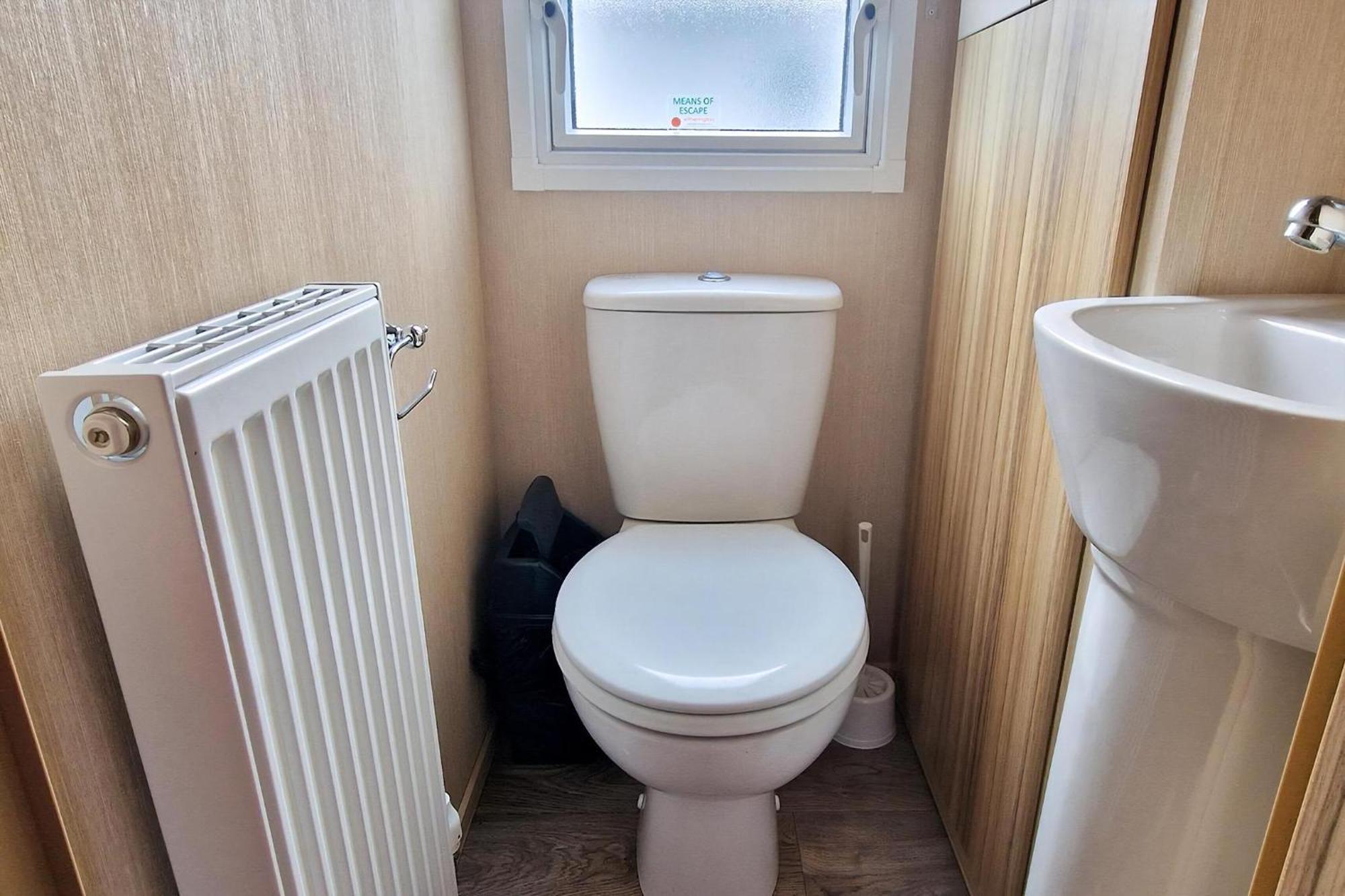 8 Berth Caravan For Hire At Manor Park Near To A Great Beach Ref 23041C Hunstanton Exterior photo
