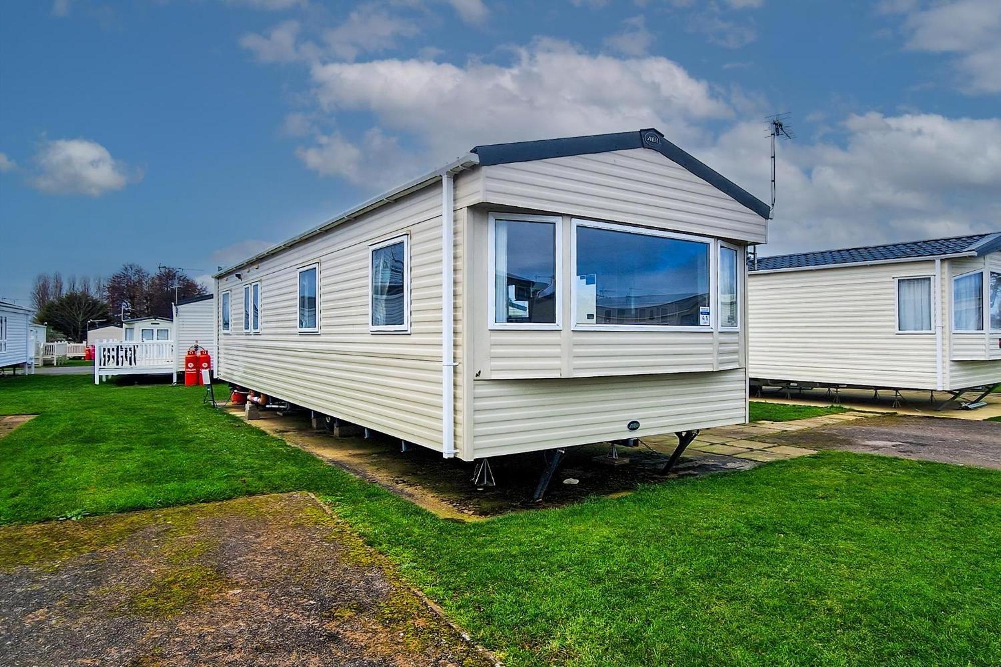 8 Berth Caravan For Hire At Manor Park Near To A Great Beach Ref 23041C Hunstanton Exterior photo