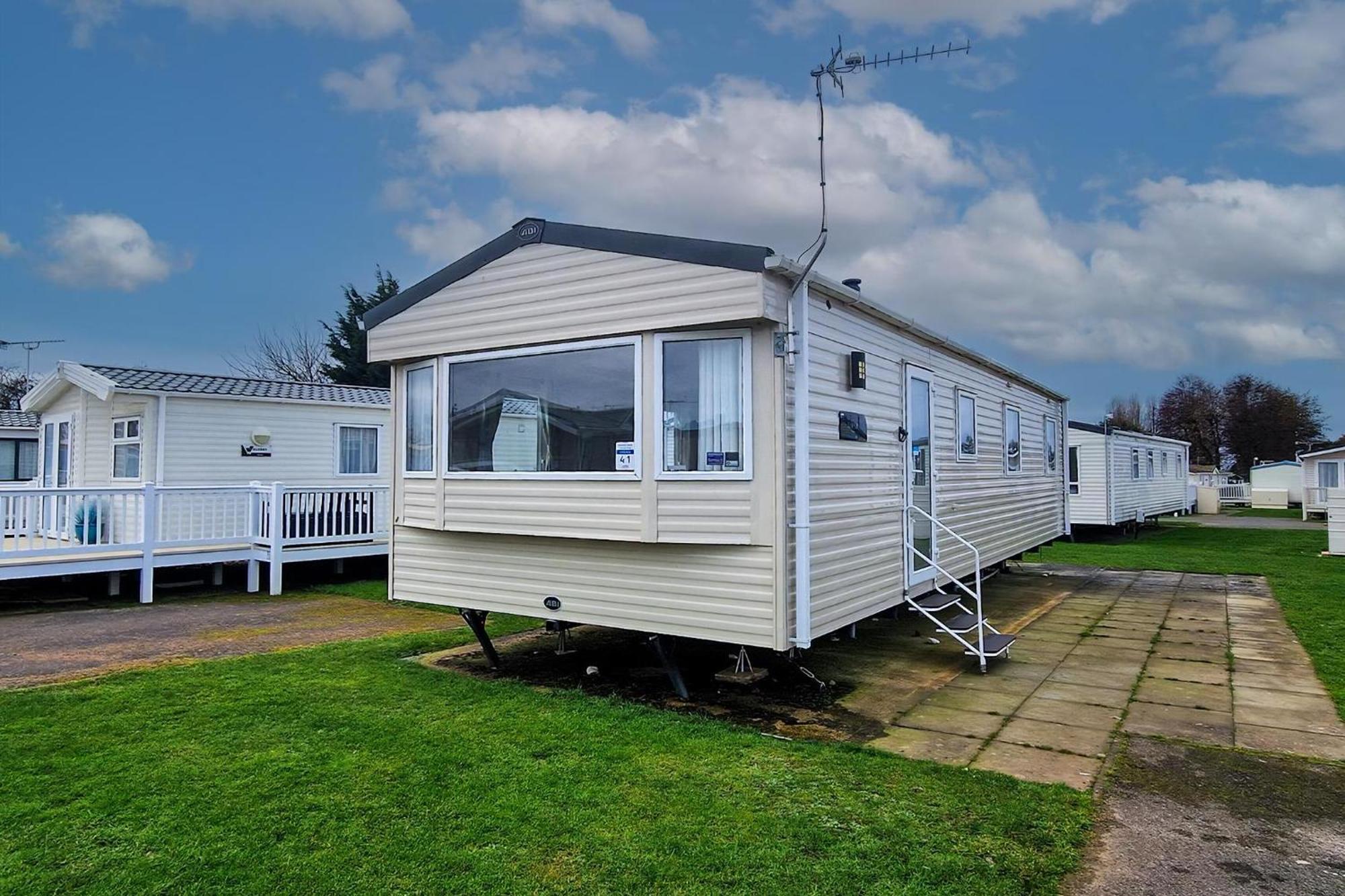 8 Berth Caravan For Hire At Manor Park Near To A Great Beach Ref 23041C Hunstanton Exterior photo
